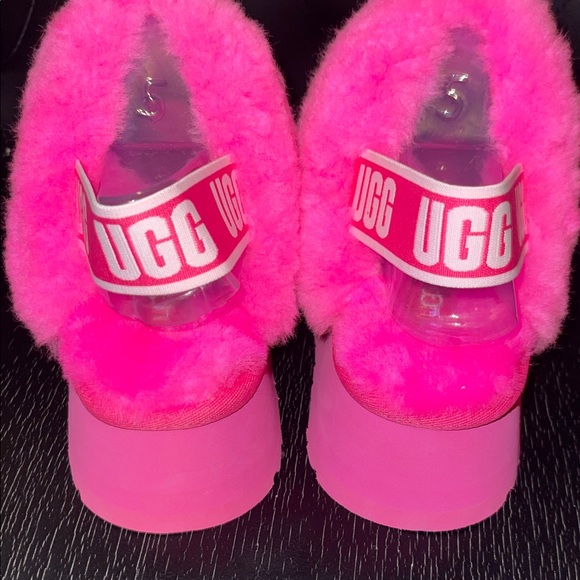 UGG Vibrant Pink Slippers with Heart Accent. Brand New‼️ Without Box - Picture 4 of 15